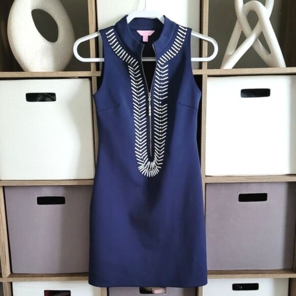 SALE🌷Lilly Pulitzer Embellished Blue and White Sheath Mini Dress size XXS - Picture 1 of 12